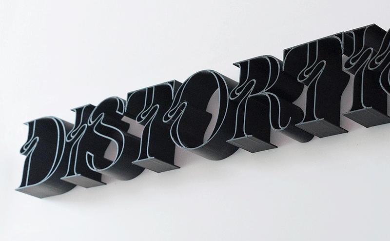 「distortion」という文字の3Dアートレターの細いサイン