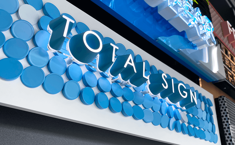 「hakkenseiko」という文字の薄いサイン